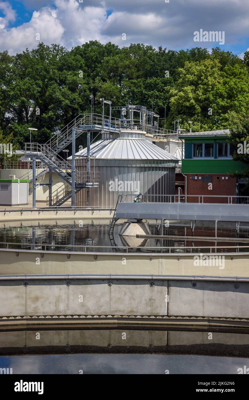 25.05.2022, Allemagne, Rhénanie-du-Nord-Westphalie, usine de traitement des eaux usées Voerde - Voerde, traitement des eaux usées dans le traitement des eaux usées modernisé p Banque D'Images