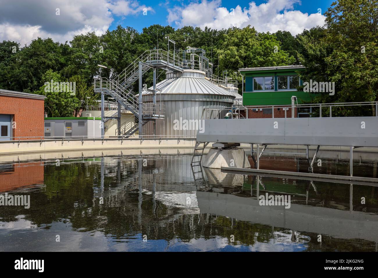 25.05.2022, Allemagne, Rhénanie-du-Nord-Westphalie, usine de traitement des eaux usées Voerde - Voerde, traitement des eaux usées dans le traitement des eaux usées modernisé p Banque D'Images