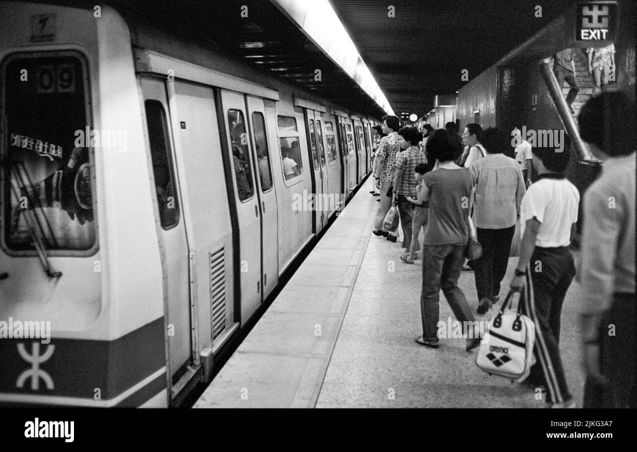 KINA BEIJING le métro dans la capitale avec des voyageurs Banque D'Images
