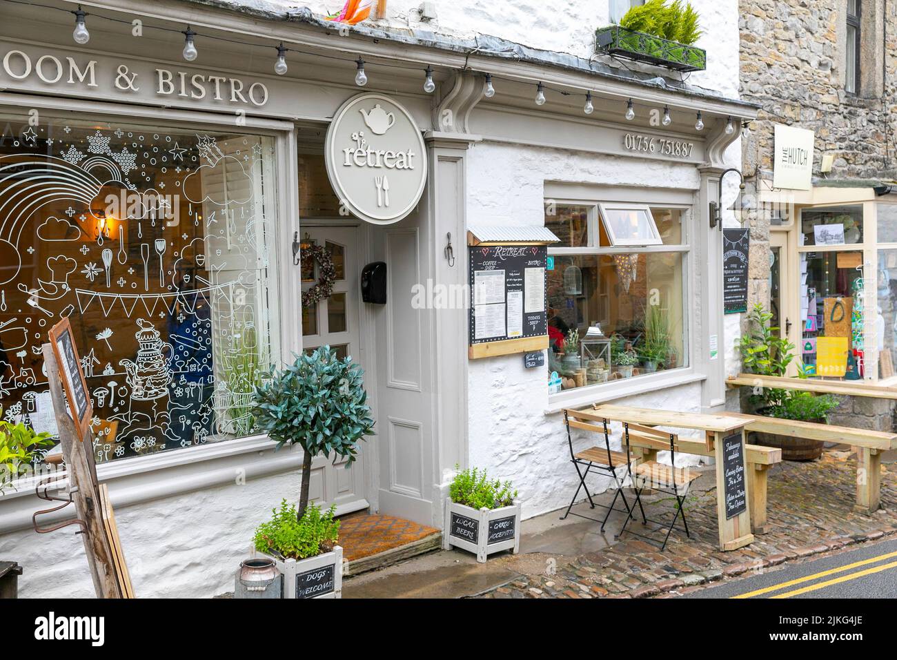 Grassington village centre, Retreat bistro et salons de thé affaires au coeur du village, Yorkshire, nord de l'Angleterre, Royaume-Uni été 2022 Banque D'Images