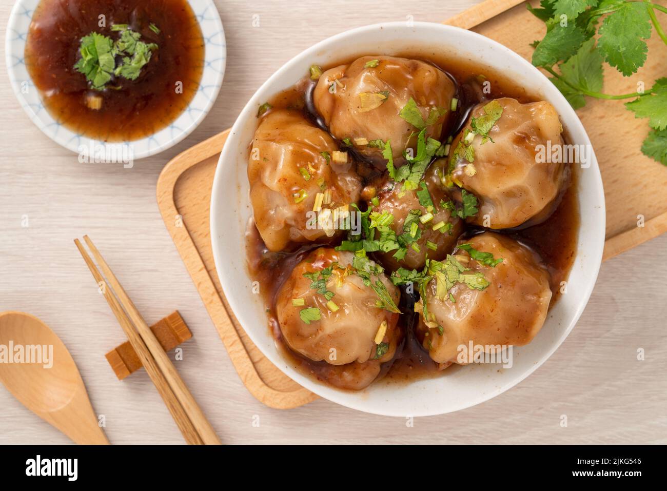 Bawan (Ba wan), délicatesse taïwanaise meatball, délicieux repas de rue, boulettes rondes cuites à la vapeur avec du porc et des crevettes à l'intérieur et épais Banque D'Images