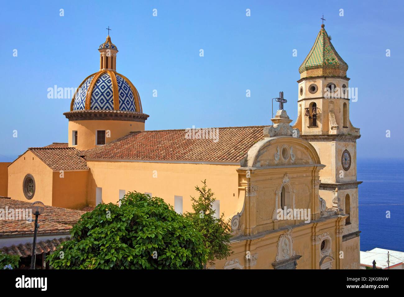 Eglise San Gennaro dans le village Praiano, côte amalfitaine, site classé au patrimoine mondial de l'UNESCO, Campanie, Italie, mer Méditerranée, Europe Banque D'Images