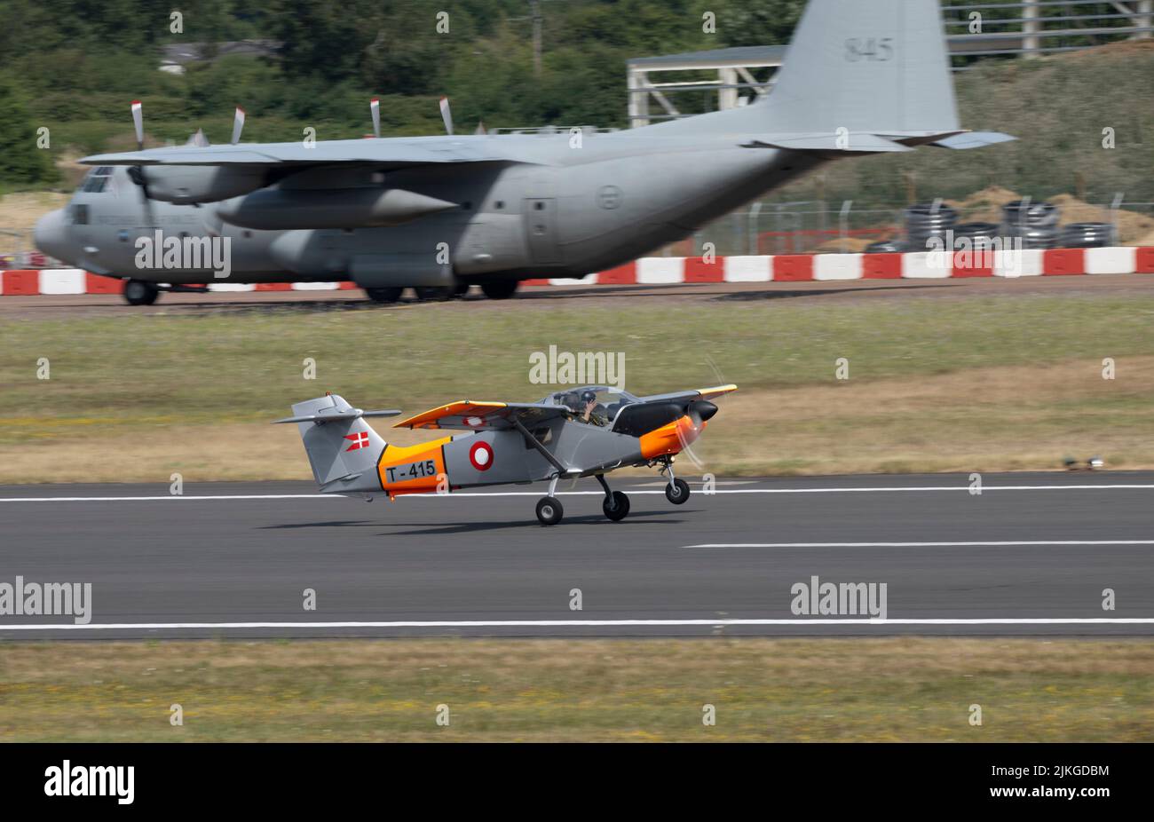 Royal Danish Air Force Baby Blue Display Team SAAB T-17 décollage du Royal International Air Tattoo en 2022 Banque D'Images