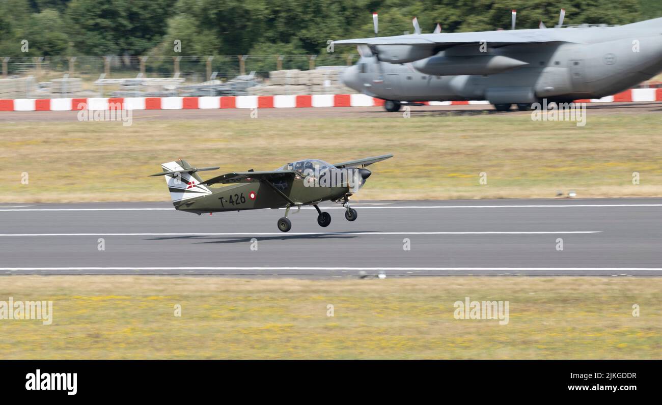Royal Danish Air Force Baby Blue Display Team SAAB T-17 décollage du Royal International Air Tattoo en 2022 Banque D'Images