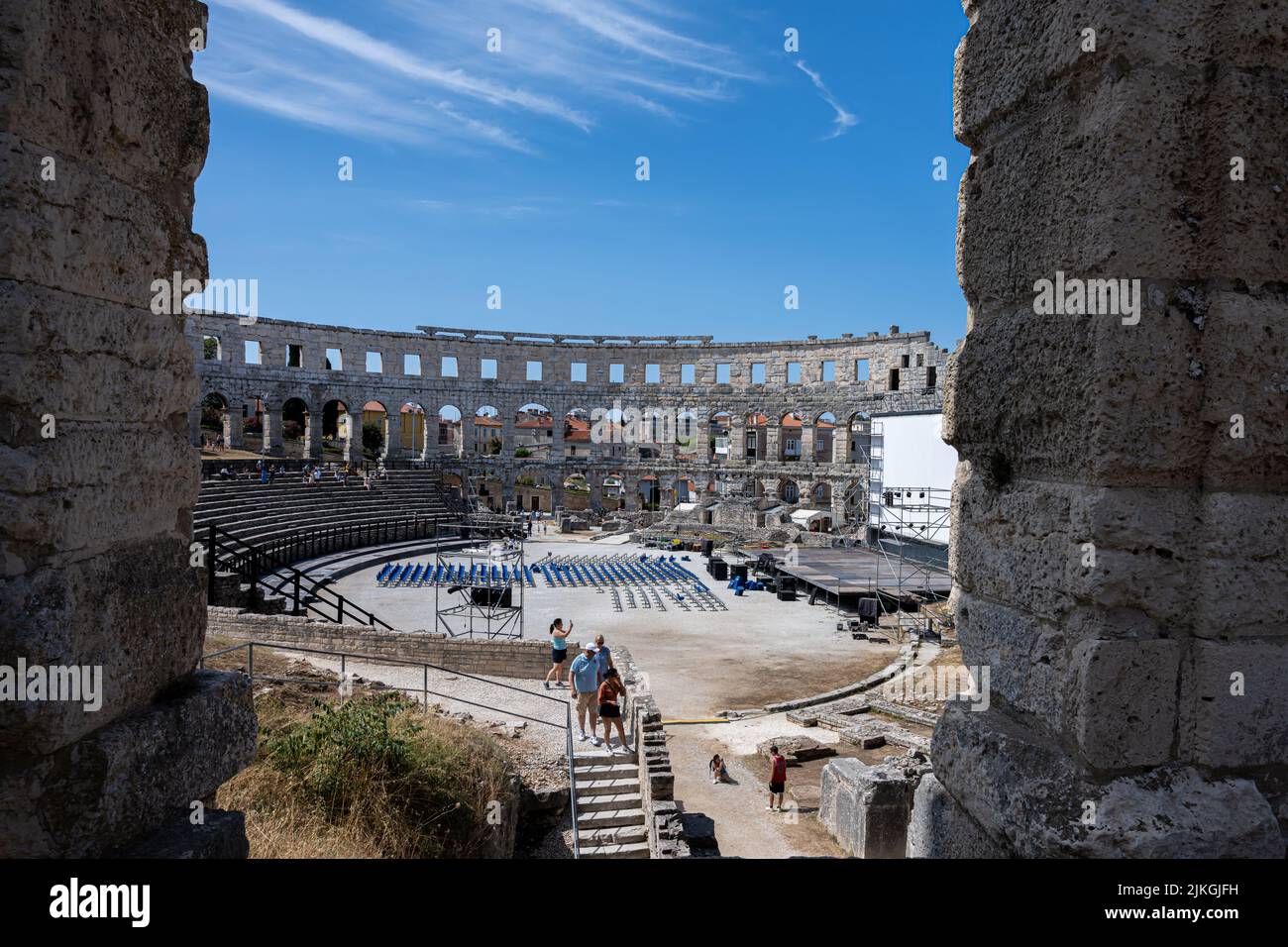 Pula, Croatie - 12 juillet 2022 : l'arène Pula est un amphithéâtre romain. Il a été construit entre 27 av. J.-C. et 68 après J.-C. et fait partie des six plus grandes arènes romaines encore en vie au monde Banque D'Images