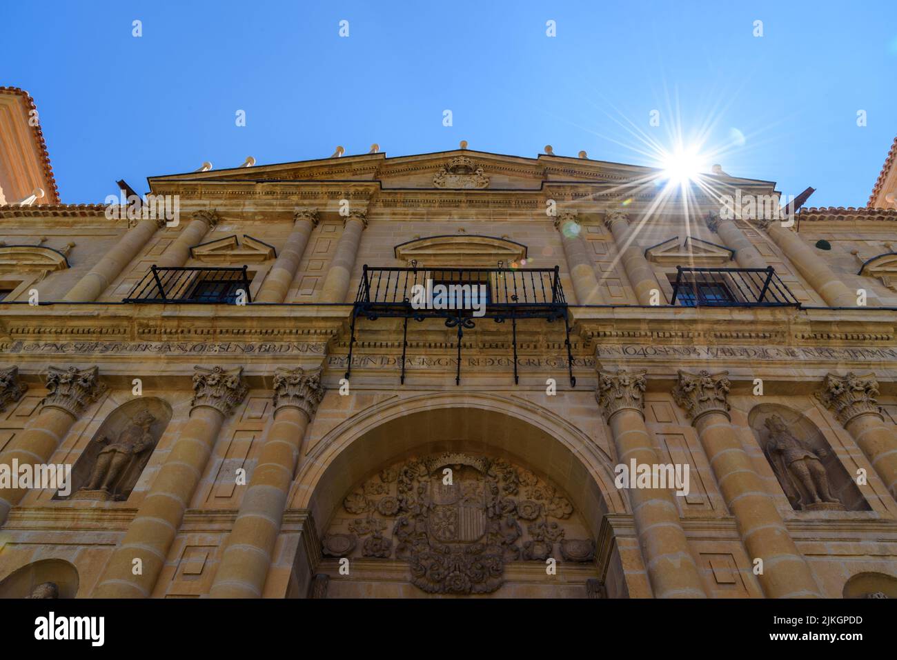 Ona, Espagne - 5 août 2020 : monastère bénédictin de San Salvador de Oña à Burgos. Style roman, gothique et mudejar Banque D'Images