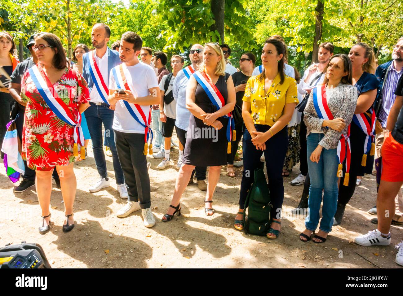 Paris, France, foule nombreuse, Parti politique français EELV (NUPES, Danielle Simonnet), manifestation contre l'homophobie, LGBT-phobie, ministres du gouvernement Macron, (Cayeux, Bechu, le Cornu) à quitter, audience écoute sociale des gens, soutien aux questions sociales Banque D'Images