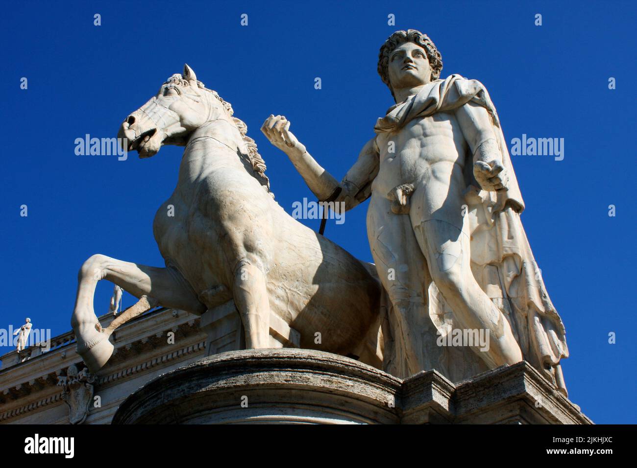 Statue de Castor avec un cheval en face de la place du Capitole, Rome, Italie. Banque D'Images