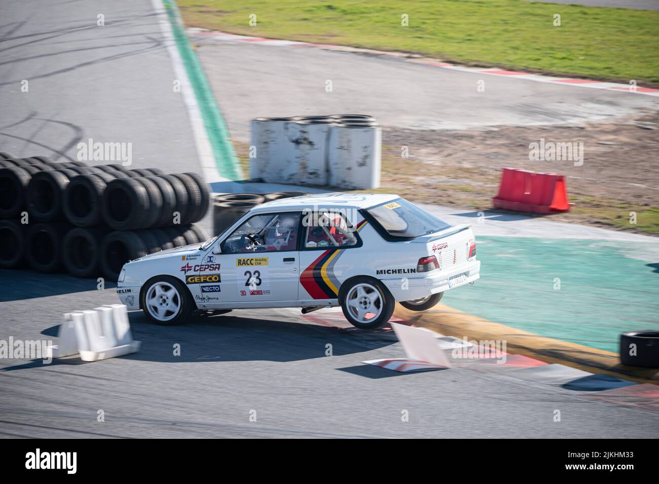 Barcelone, Espagne; 20 décembre 2021: Peugeot 309 GTI 16v voiture de course sur la piste de Montmelo Banque D'Images