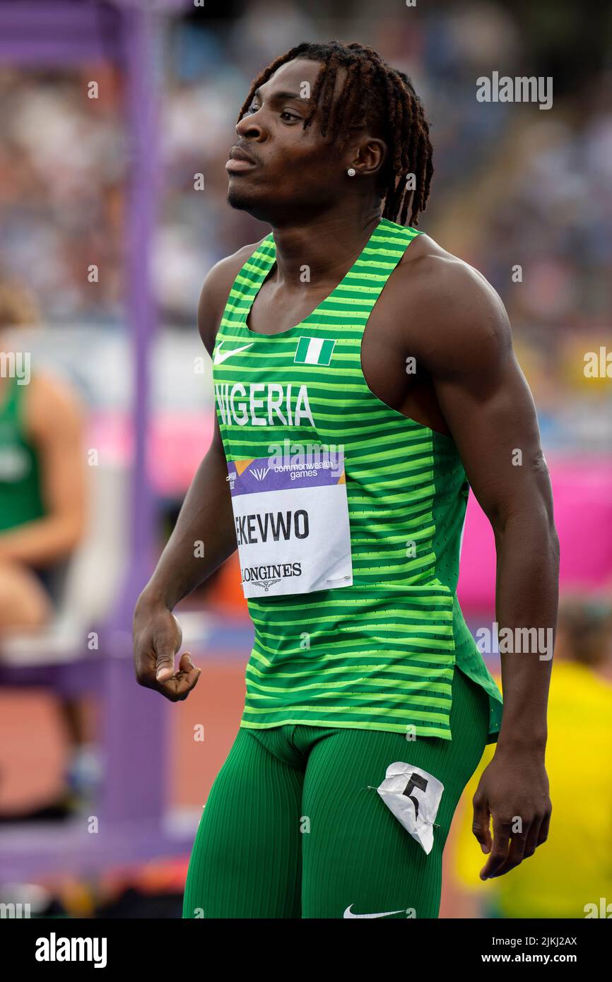 Birmingham, Royaume-Uni. Birmingham, Royaume-Uni. 2nd août 2022 ; Alexander Stadium, Birmingham, Midlands, Angleterre : jour 5 des Jeux du Commonwealth 2022 : Raymond Ekevwo (NGR) après avoir remporté la chaleur 4 du Round 1 dans le 100m masculin Credit: Action plus Sports Images/Alamy Live News Credit: Action plus Sports Images/Alamy Live News Banque D'Images