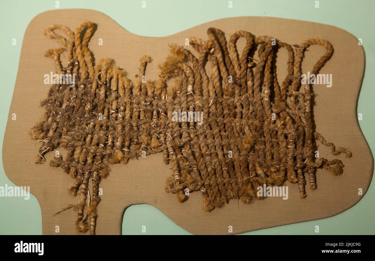 Les plumes de dinde de duvet ont été fendues, tordues en cordon de yucca à deux plis, et tissées dans un tissu doux et chaud utilisé pour faire des robes et des couvertures. Anasazi culturel C Banque D'Images