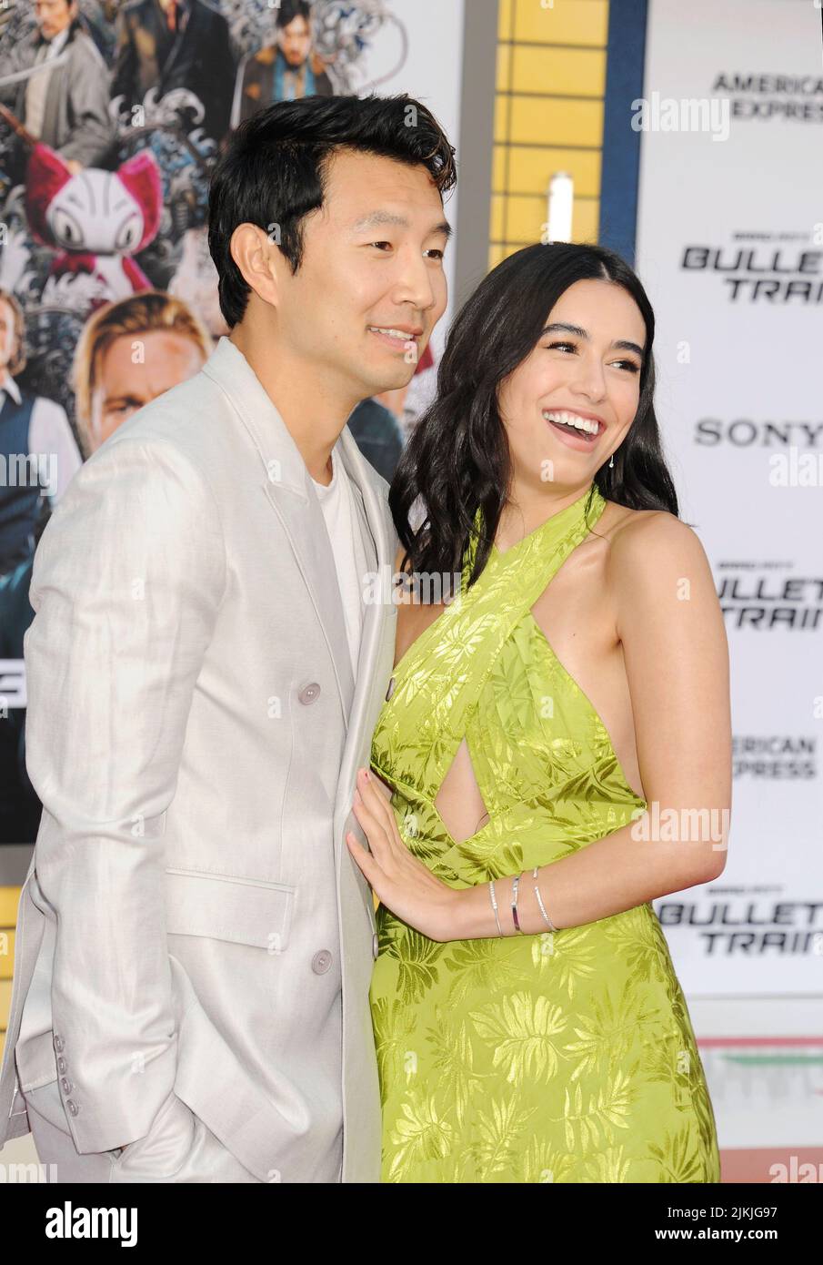 LOS ANGELES, CA - 01 AOÛT : (G-D) Simu Liu et Jade Bender assistent à la première de Sony Pictures « Bullet train » à Los Angeles, au Regency Village Theatre sur 01 août 2022, à Los Angeles, en Californie. Crédit : Jeffrey Mayer/JTMphotos/MediaPunch Banque D'Images