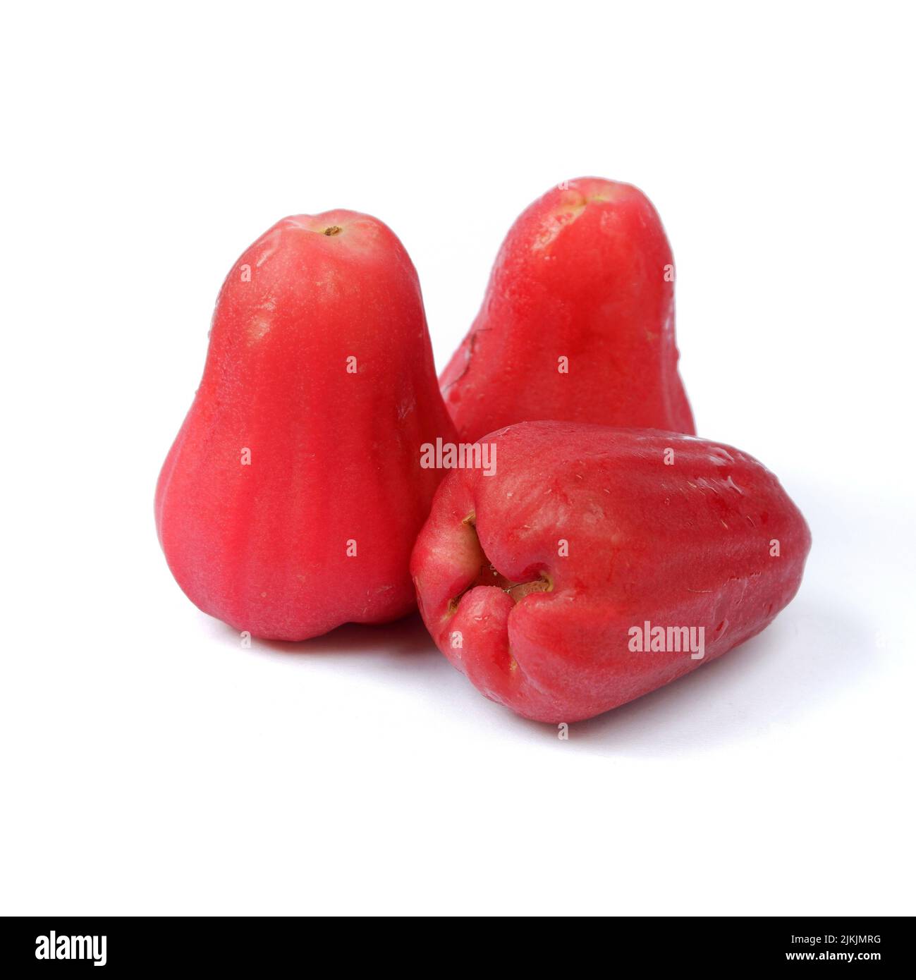 Pomme rose ou goyave d'eau isolée sur fond blanc Banque D'Images