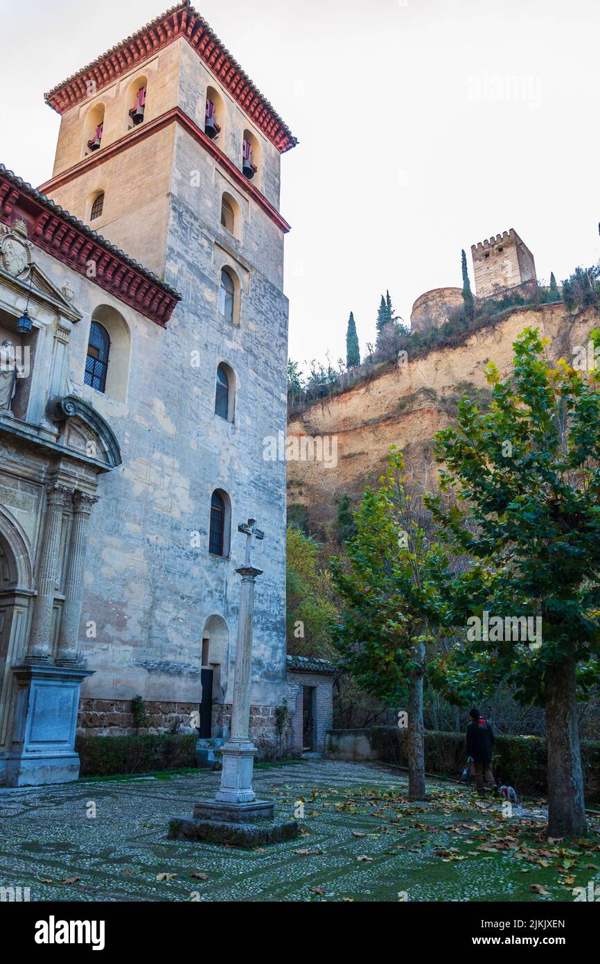 Eglise de San Pedro et San Pablo à Carrera del Darro au pied de l'Alhambra Banque D'Images