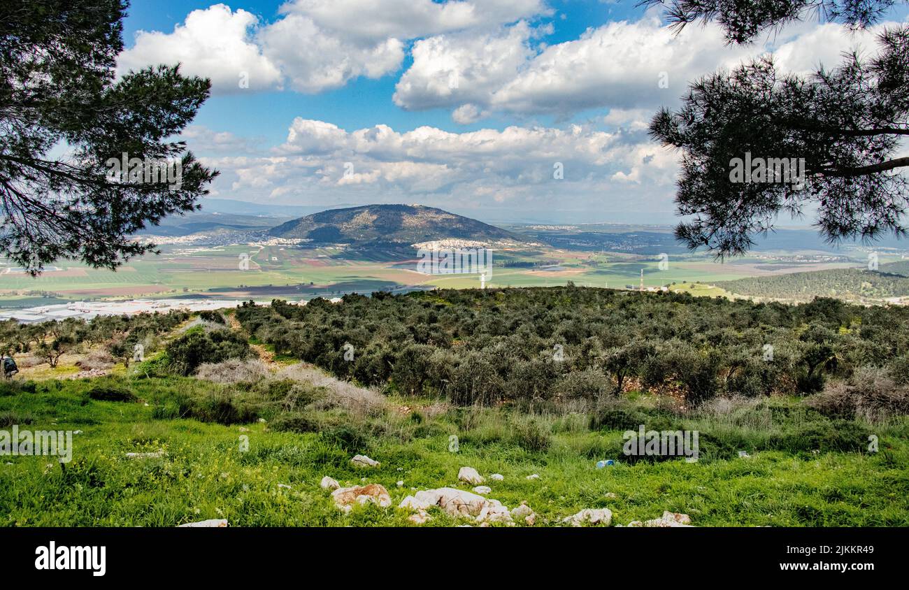 Une vue aérienne d'une journée ensoleillée sur la vallée de Jezreel en Israël Banque D'Images