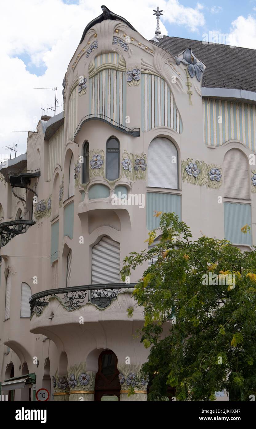 Reök Palace est une structure d'art nouveau verte et lilas, construite en 1907, qui ressemble à une décoration au fond d'un aquarium.Szeged Banque D'Images