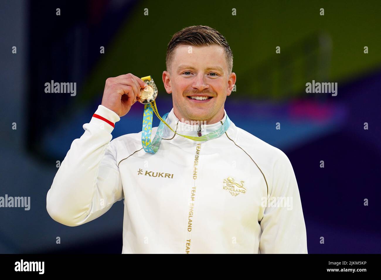 Adam Peaty en Angleterre avec sa médaille d'or après la finale masculine de course de BreastStroke en 50m au Sandwell Aquatics Centre le cinquième jour des Jeux du Commonwealth de 2022 à Birmingham. Date de la photo: Mardi 2 août 2022. Banque D'Images