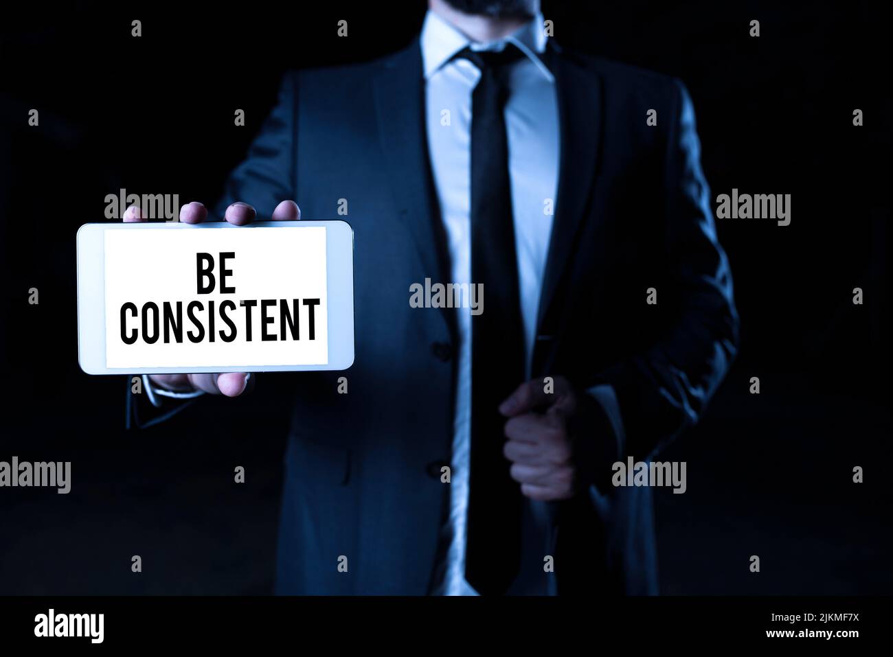 La présentation des sous-titres doit être cohérente. Approche d'entreprise uniforme persistent ferme inaltérable même sans changement Rapport Illustration avec Homme tapant Nouveau Banque D'Images