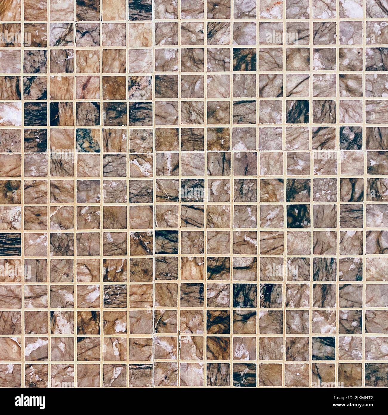Un mur en mosaïque de marbre est en toile de fond Banque D'Images