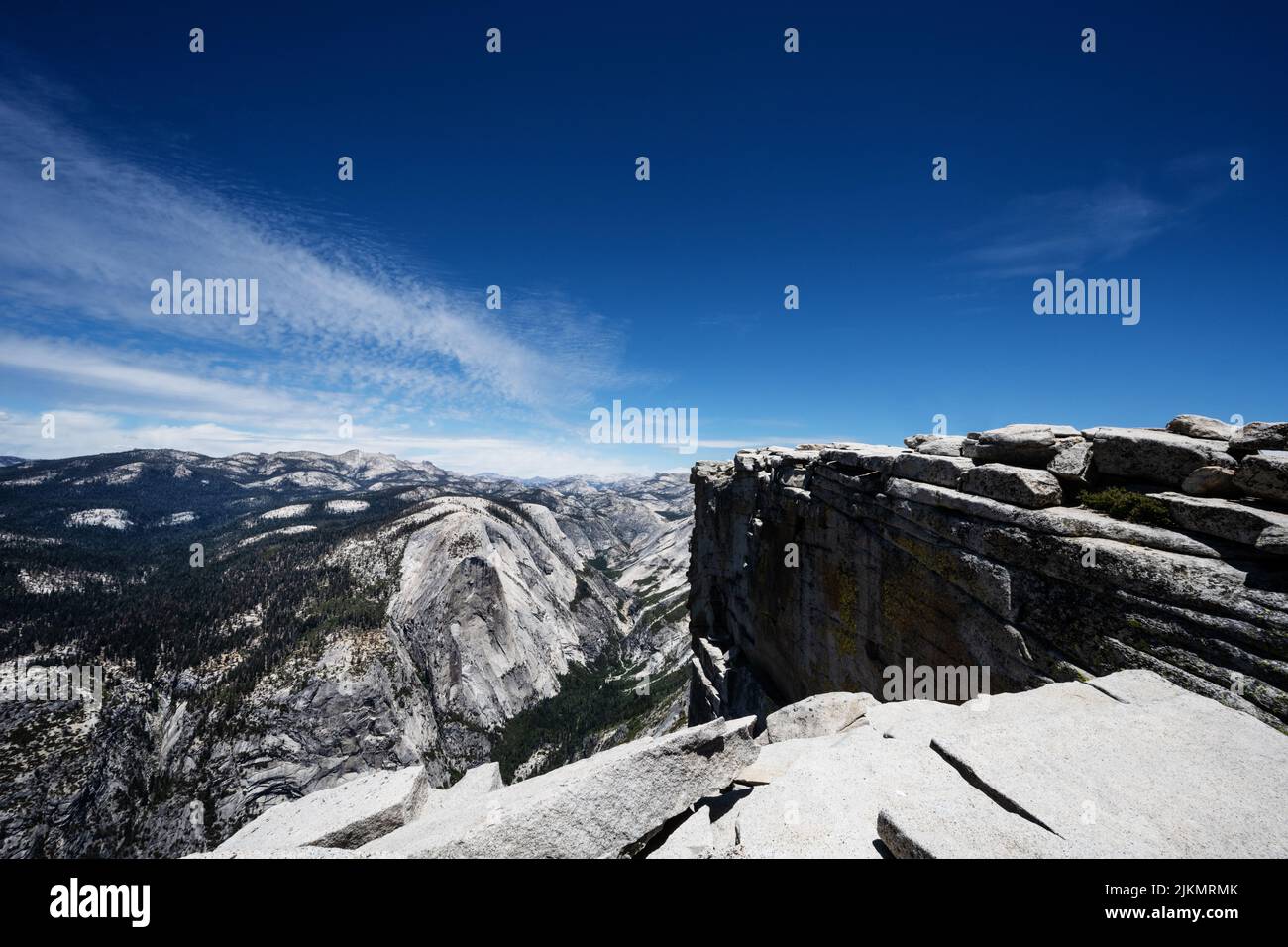Vue depuis Half Dome, parc national de Yosemite, Californie Banque D'Images