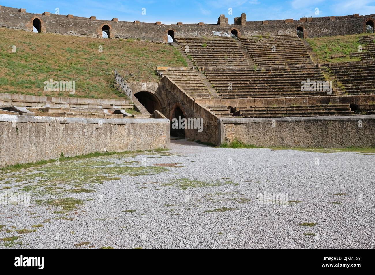 Intérieur en structure elliptique d'amphithéâtre, capacité de 20000 personnes, Roman Anfiteatro di Pompéi, Pompéi, site classé au patrimoine mondial de l'UNESCO, Campanie, Italie, Europe Banque D'Images