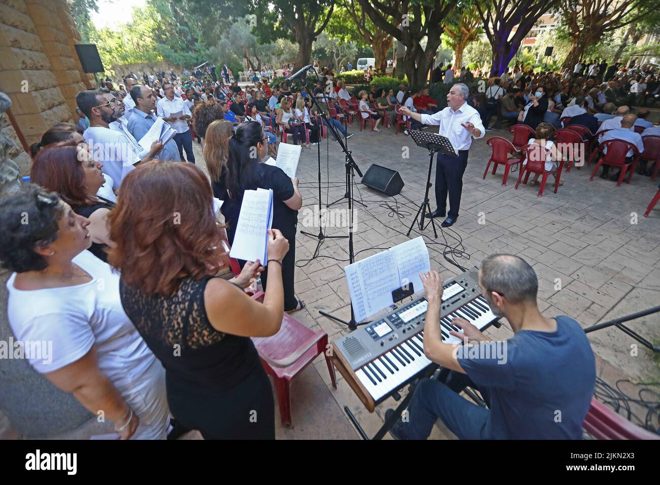 Beyrouth, Liban. 2nd août 2022. Les gens participent à un service commémoratif pour marquer le 2nd anniversaire de l'explosion du port de Beyrouth à Beyrouth, au Liban, le 2 août 2022. Credit: Bilal Jawich/Xinhua/Alay Live News Banque D'Images