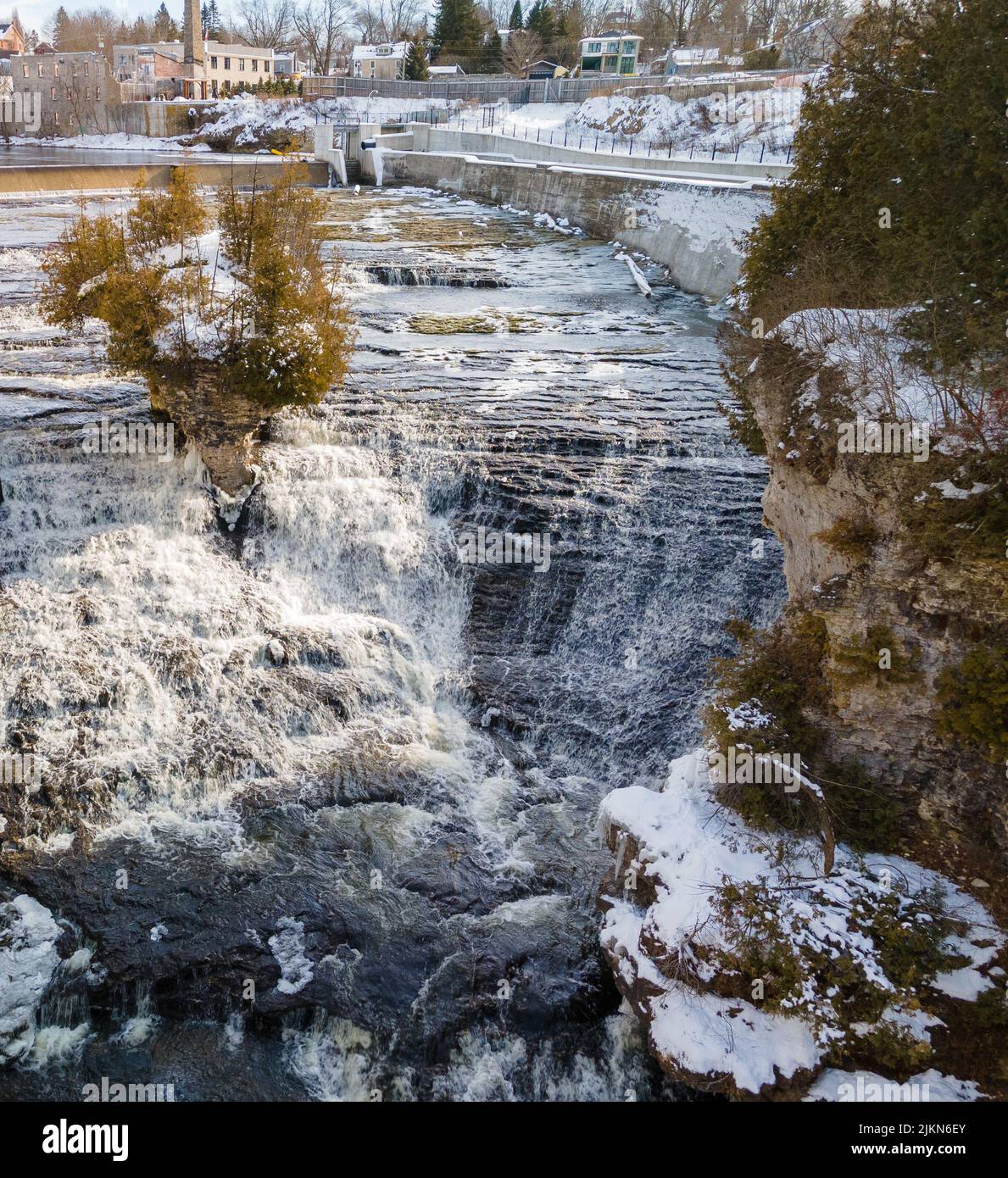 Une photo verticale des chutes Elora gorge, Grand River, Ontario, Canada Banque D'Images