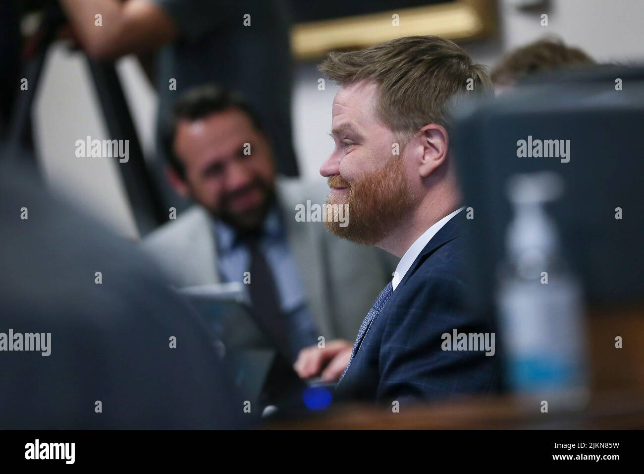 Austin, Texas, États-Unis. 2nd août 2022. MARK BANKSTON, avocat de Neil Heslin et SCARLETT LEWIS, parents de la victime de tir Sandy Hook Jesse Lewis, réagit lors du témoignage d'Alex Jones au palais de justice du comté de Travis le mardi 2 août 2022. ALEX JONES a été trouvé pour avoir diffamé les parents d'un étudiant de Sandy Hook pour avoir appelé l'attaque un canular. (Credit image: © Briana Sanchez via ZUMA Press Wire) Banque D'Images