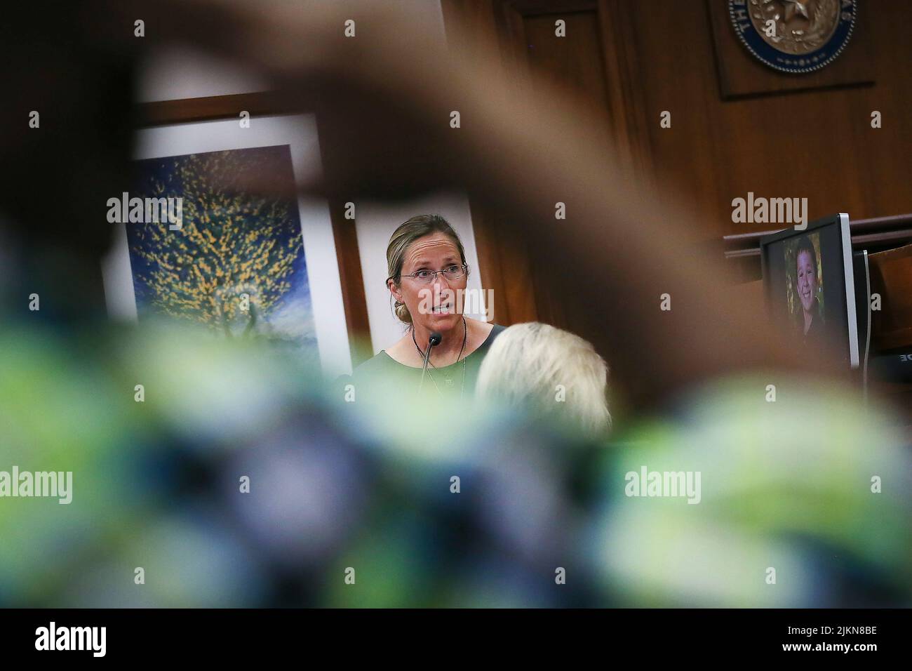 Austin, Texas, États-Unis. 2nd août 2022. SCARLETT LEWIS, mère de la victime de tir Sandy Hook de 6 ans, Jesse Lewis, témoigne contre ALEX JONES le mardi 2 août 2022, au palais de justice du comté de Travis à Austin. ALEX JONES a été trouvé pour avoir diffamé les parents d'un étudiant de Sandy Hook pour avoir appelé l'attaque un canular. (Credit image: © Briana Sanchez via ZUMA Press Wire) Banque D'Images