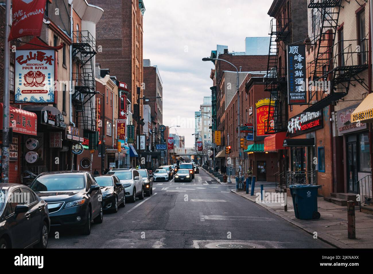 Vue sur une rue de la ville dans Chinatown, Philadelphie, USA Banque D'Images
