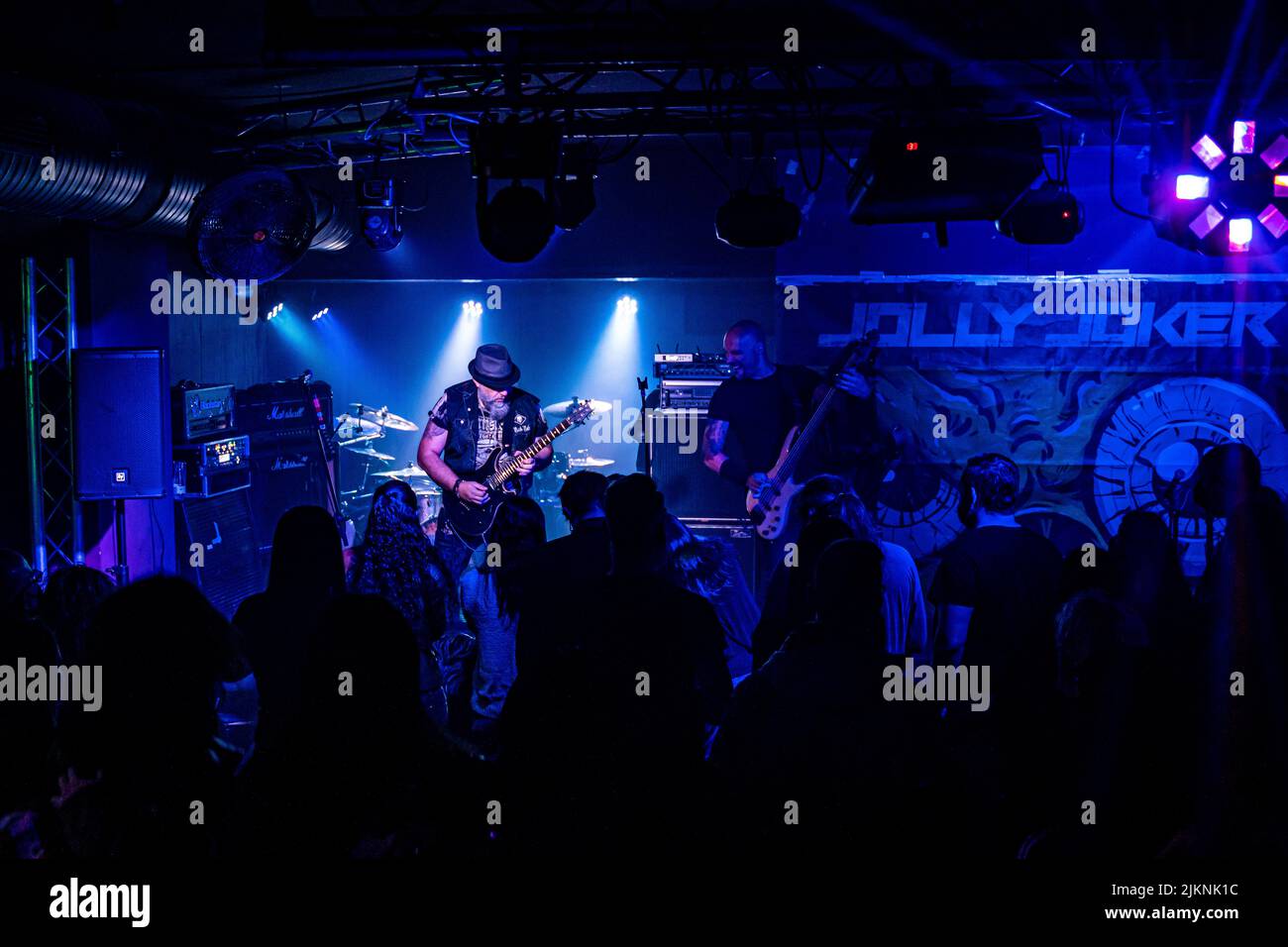 Madrid, Espagne. 2 avril 2022. Le groupe de rock dur et de métal moderne appelé bajo Presion, dans un concert à hysteria à Madrid. Banque D'Images