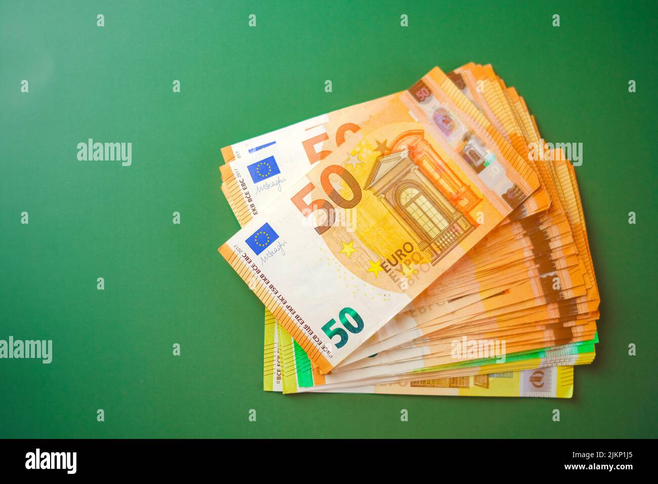 Jeu avec monnaie - euros - Revenus et dépenses
