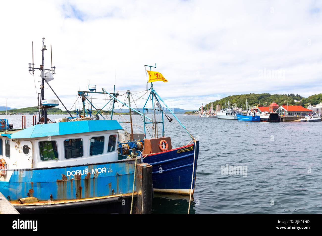 Oban, station balnéaire sur la côte ouest de l'Écosse, port de pêche et bateaux de pêche sur le quai, Oban, Écosse, Royaume-Uni été 2022 Banque D'Images