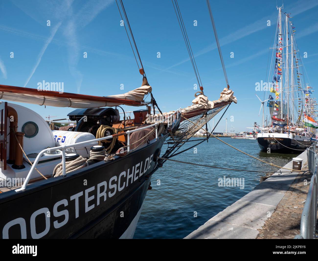 Anvers, Belgique, le 24 juillet 2022, les grands navires, l'arc du voilier Oosterschelde, une goélette hollandaise restaurée Banque D'Images Anvers, Belgique, le 24 juillet 2022, les grands navires, l'arc du voilier Oosterschelde, une goélette hollandaise restaurée Banque D'Images