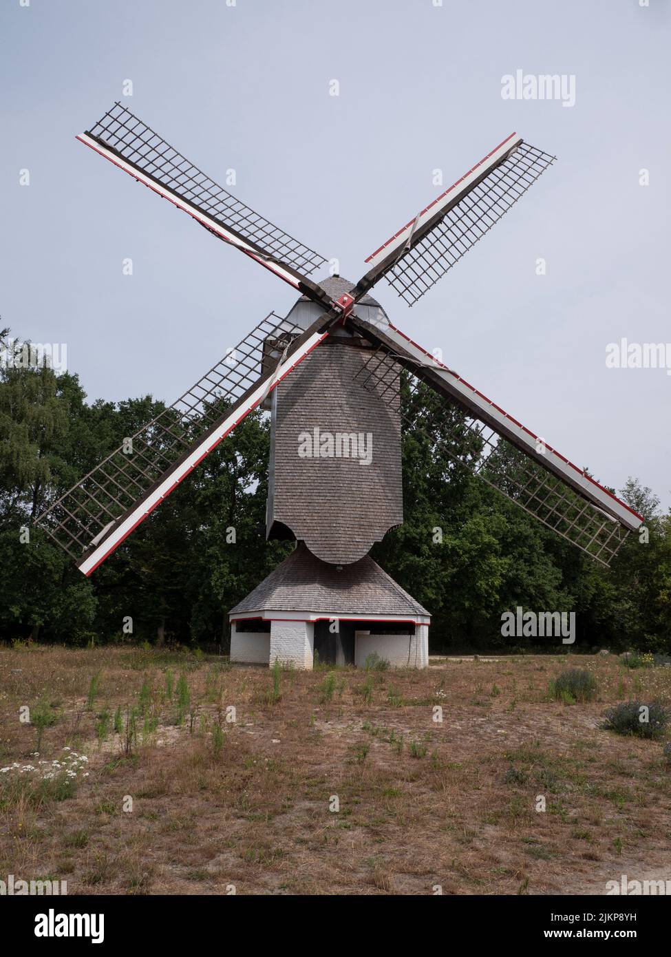 Très ancien moulin à vent de Millegem, construit en 1800 et à admirer à Bokrijk, Belgique Banque D'Images