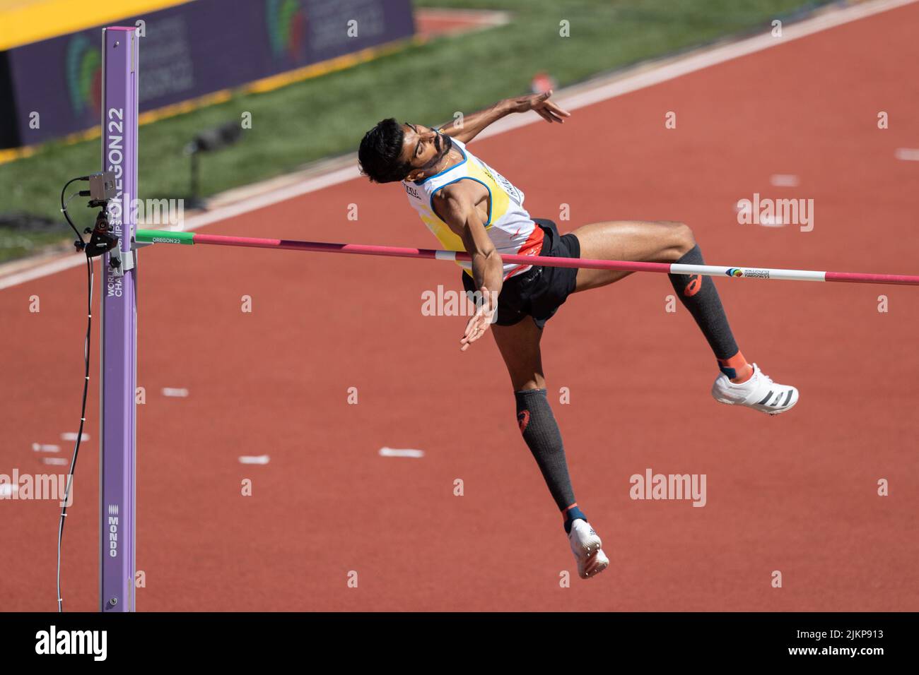 Nauraj Singh Randhawa (MAS) participe à la partie de qualification de saut en hauteur lors de la séance du matin du 1 e jour des Championnats du monde d'athlétisme de l'Oregon Banque D'Images