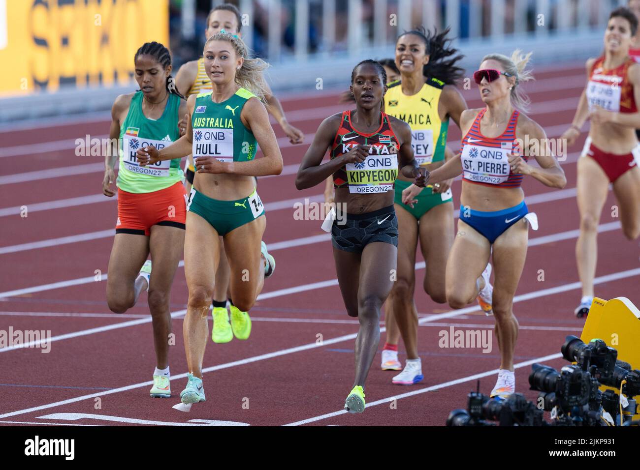 Jessica Hull (AUS), Faith Kipyegon (KEN) et elle Saint-Pierre (USA) ont dirigé le pack de coureurs dans la quilification 1500 pendant la séance de l'après-midi Banque D'Images