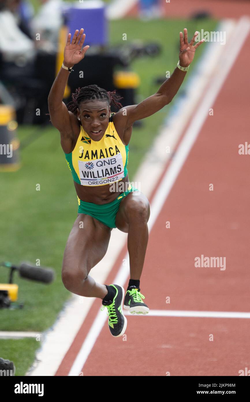 Kimberly Williams (JAM) se qualifie pour la triple finale de saut lors de la séance du matin le jour 2 des Championnats du monde d'athlétisme Oregon22, Saturda Banque D'Images