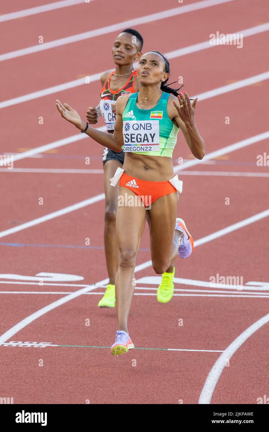 Gudaf Tsegay (ETH) remporte la finale de 5000 mètres en un temps de 14:46,29 au cours de la séance de l'après-midi du 9 e jour des Championnats du monde d'athlétisme Oregon22 Banque D'Images