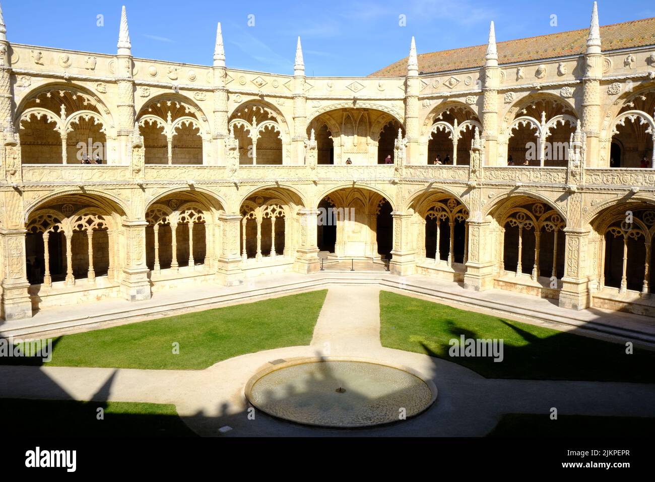 Une belle photo d'un bâtiment ancien pendant la journée au Portugal Banque D'Images Une belle photo d'un bâtiment ancien pendant la journée au Portugal Banque D'Images
