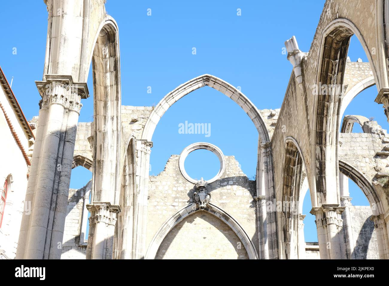 Une belle photo d'un bâtiment ancien pendant la journée au Portugal Banque D'Images Une belle photo d'un bâtiment ancien pendant la journée au Portugal Banque D'Images