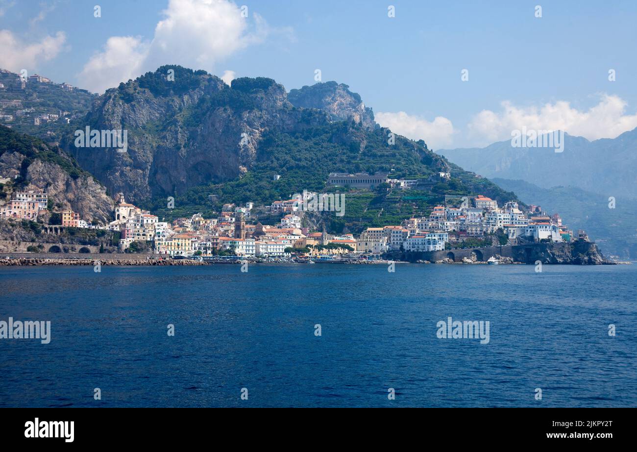 Le village de pêcheurs d'Amalfi, côte amalfitaine, site classé au patrimoine mondial de l'UNESCO, Campanie, Italie, Europe Banque D'Images