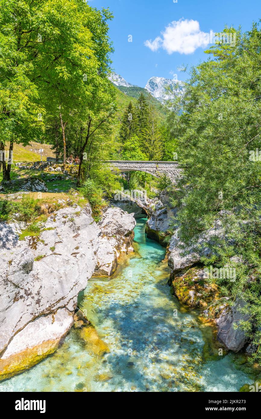 Eau claire de la rivière Soca à la petite gorge de Soca Banque D'Images