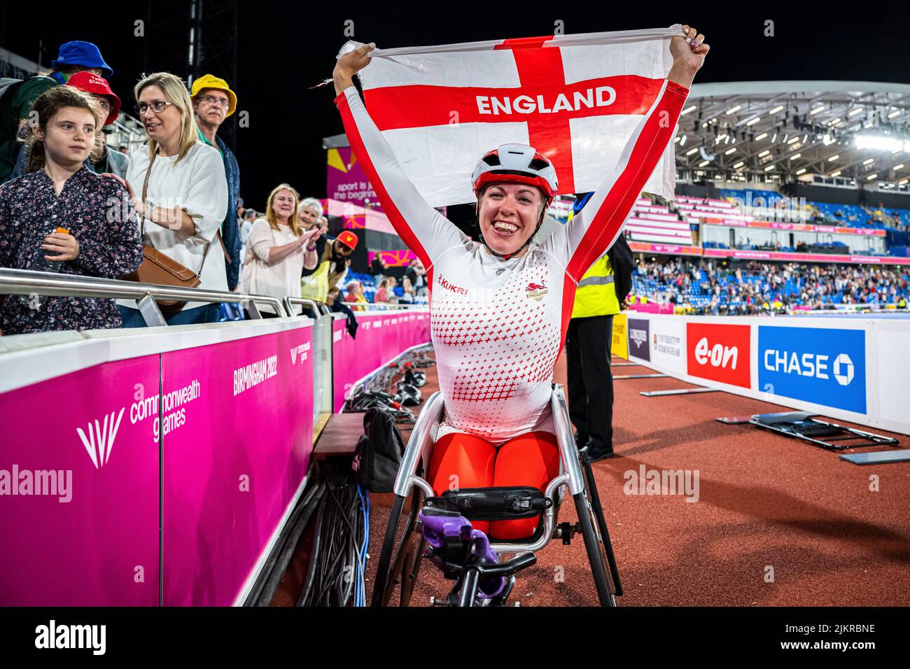 BIRMINGHAM, ROYAUME-UNI. 02th août 2022. Hannah COCKROFT (ENG) célèbre après avoir remporté la finale des femmes 1T33/34 100m lors de l'Athlétisme et de l'Athlétisme de Birmingham 2022 - Jeux du Commonwealth à l'arène de Birmingham mardi, 02 août 2022 à BIRMINGHAM, ROYAUME-UNI. Credit: Taka Wu/Alay Live News Banque D'Images