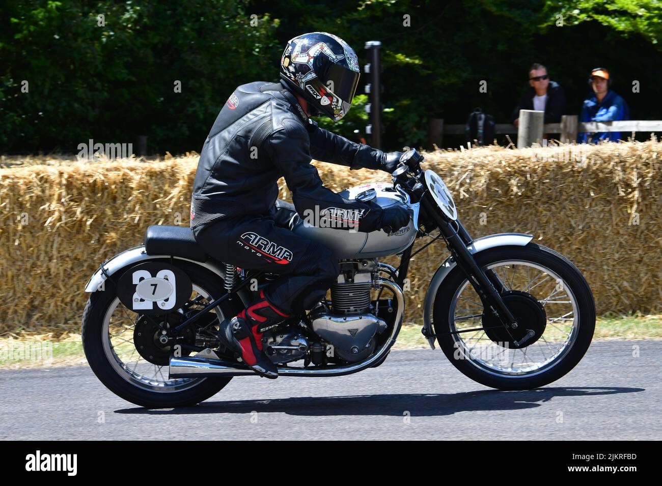 Alan Millyard, Grand Prix Triumph 500, 100 ans du Grand Prix Ulster, vélos et cavaliers qui ont été présentés dans cet événement centenaire, Goodwood Fes Banque D'Images