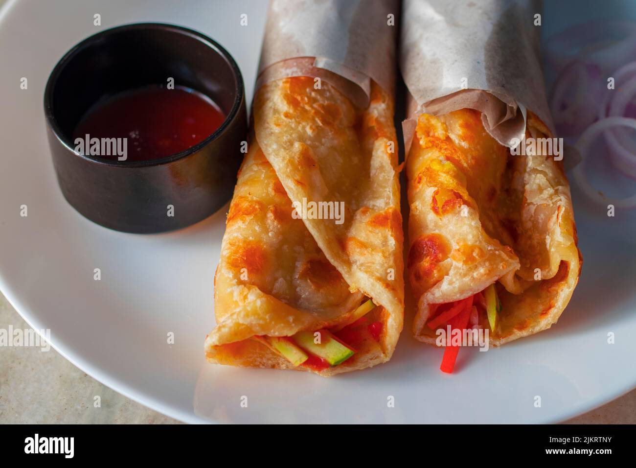 Délicieux repas de rue indien « petits pains aux œufs » est prêt à manger. Banque D'Images