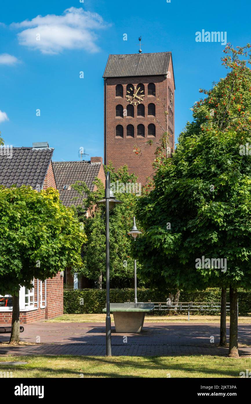 Allemagne, Ahaus, Westmuensterland, Muensterland, Westphalie, Rhénanie-du-Nord-Westphalie, NRW, Eglise catholique Joseph, bâtiment en brique Banque D'Images