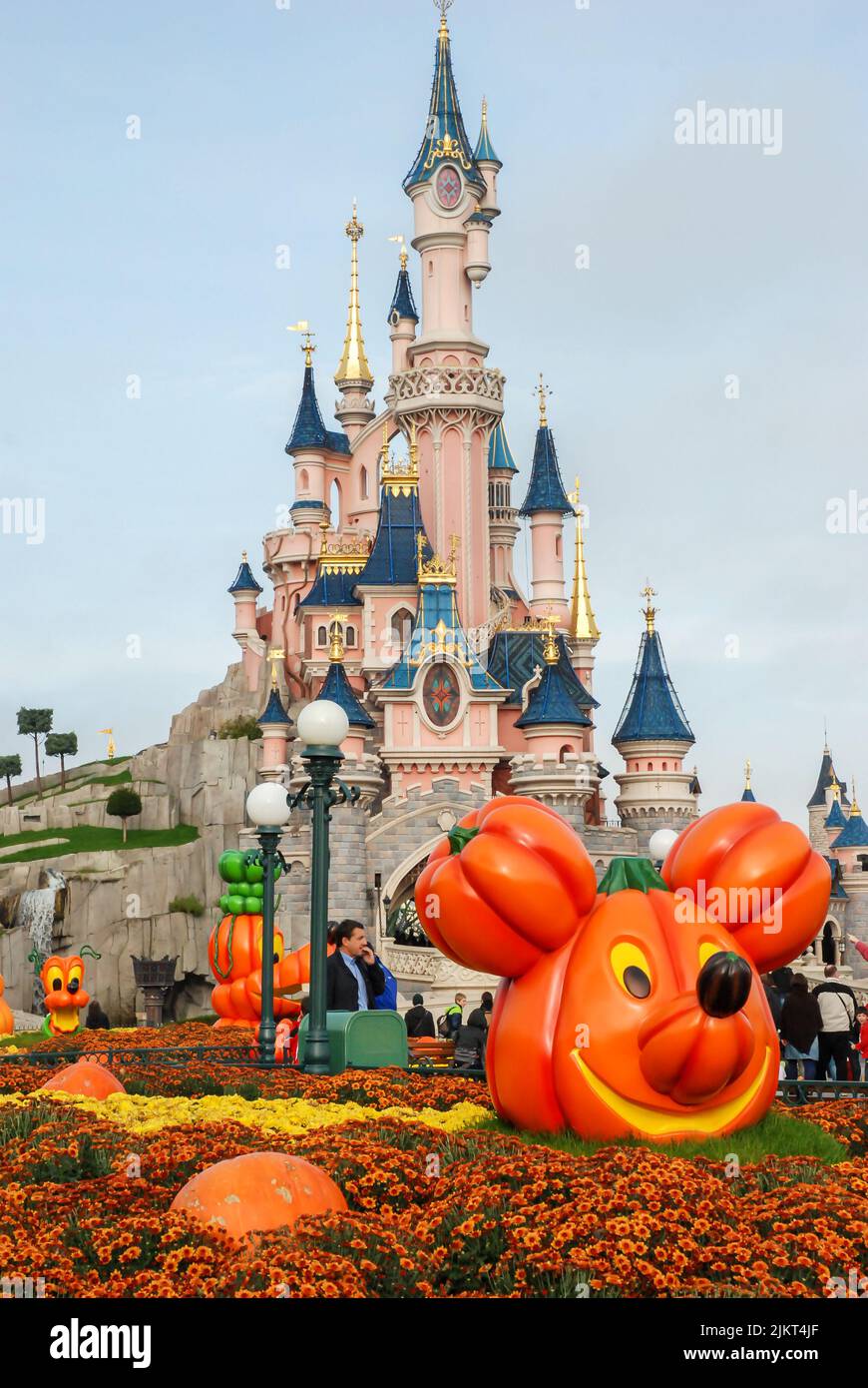 Parade à Disney Land Paris avec quelques personnages célèbres. Banque D'Images