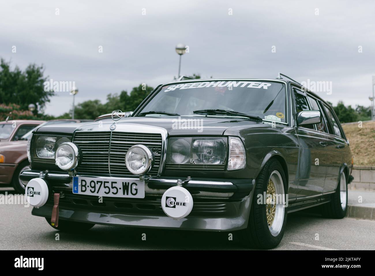 Allure personnalisée de voiture de luxe classique, Mercedes Benz W123 Banque D'Images
