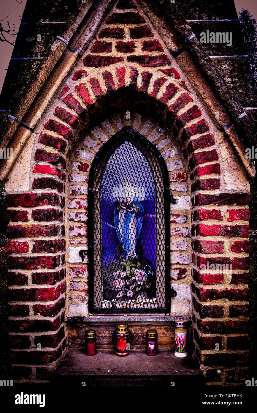 Une vue sur une ancienne chapelle au design magnifique Banque D'Images